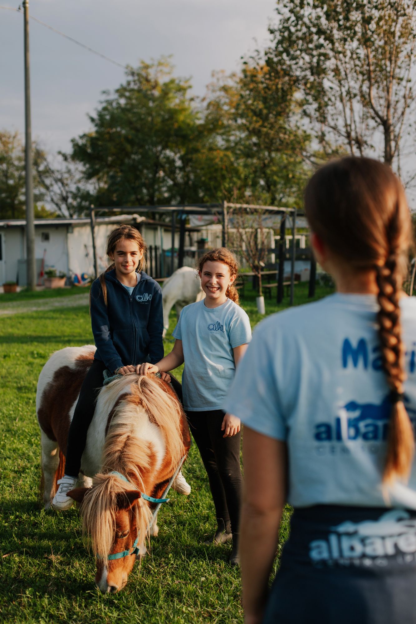 Bambini a lezione con i pony al Centro Ippico Albarella